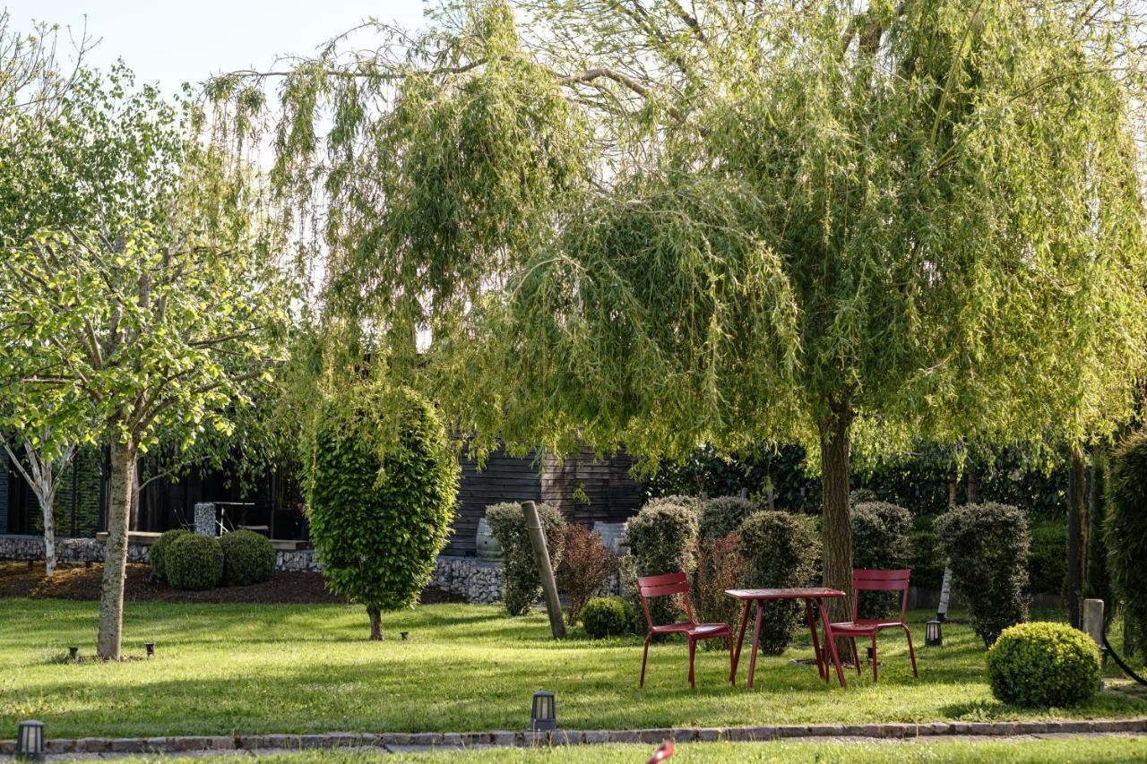 Le Domaine Des Pres Verts Suites & Chambres Avec Jacuzzi Privatif Jouey Exterior foto